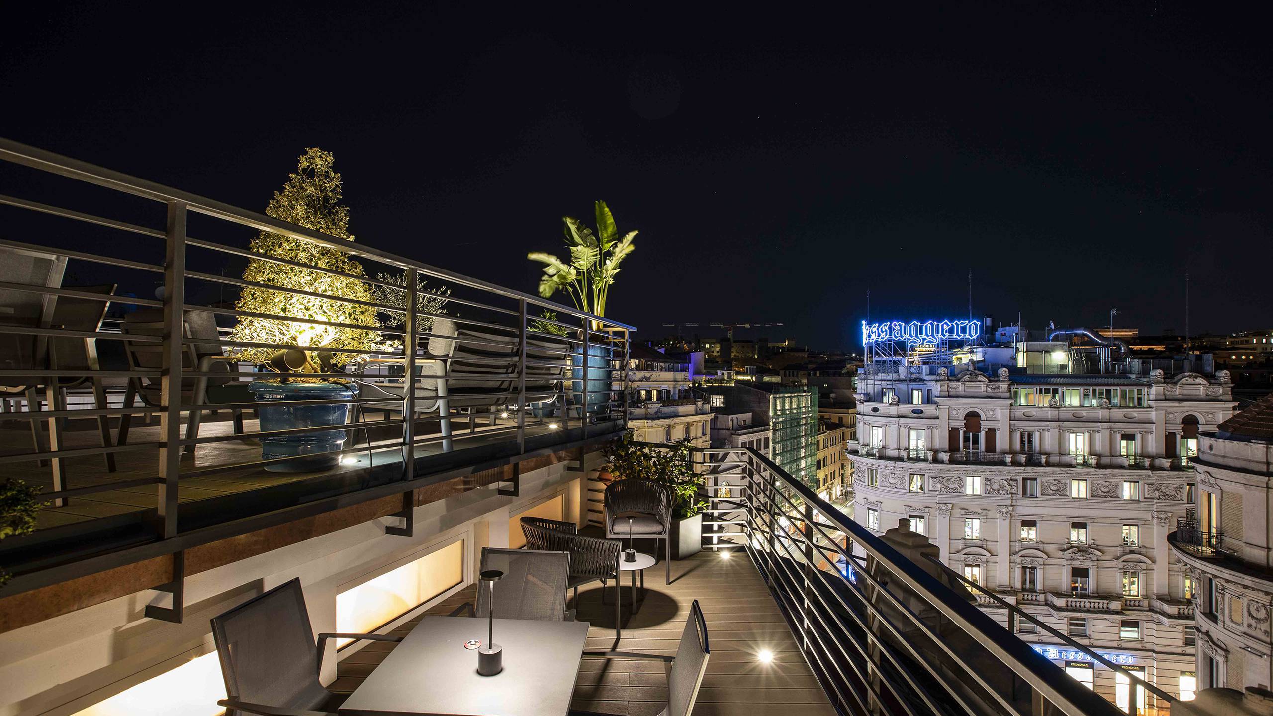 u-visionary-roma-hotel-tridente-collection-rome-u-terrace-night-10
